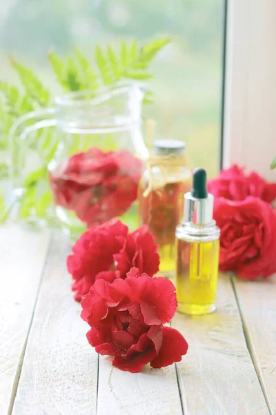Natural Soap Fresh Red Rose Flowers Aroma Oil Healthy Tinctures — Stock Photo, Image