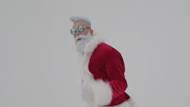 Dança ativa do Papai Noel para diversão música energética, feliz Ano Novo, Feliz Natal — Vídeo de Stock