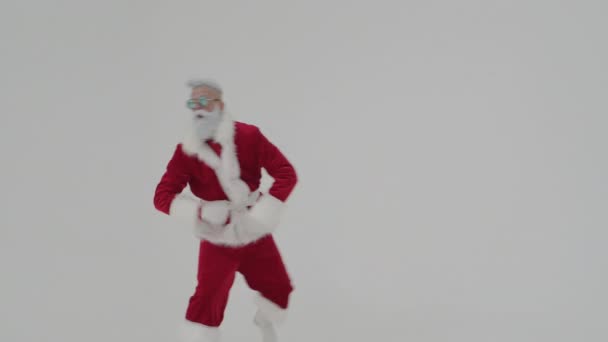 Dança ativa do Papai Noel para diversão música energética, feliz Ano Novo, Feliz Natal — Vídeo de Stock