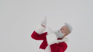 Neşeli Noel Baba, modern hayatta teknolojinin kullanıldığı sayfaları silmeyi teklif ediyor..
