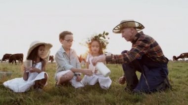 Mutlu aile yürüyüşleri, sağlıklı organik inek sütü, süt ürünleri.