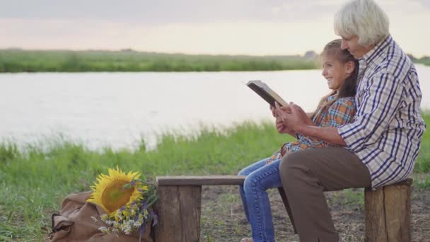 Happy Old Grandmother Little Granddaughter Together Laugh Reading Book Story — Vídeo de Stock