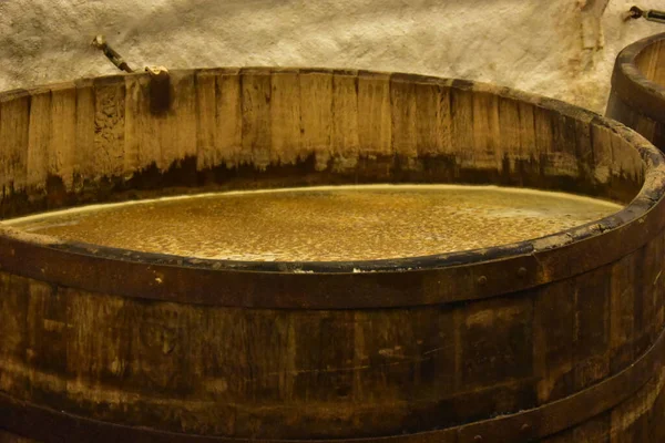 Пиво Сваренное Старой Дубовой Пивоварне Поддержания Качества Продукции — стоковое фото