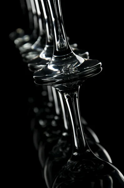 포도주와 검은 배경에 물 컵 — 스톡 사진