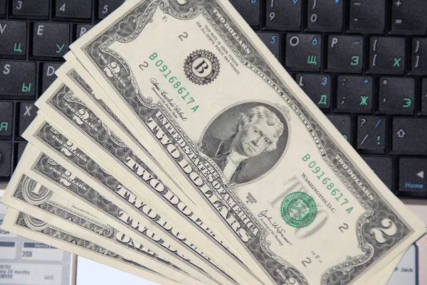Dolarów na klawiaturze laptopa — Zdjęcie stockowe