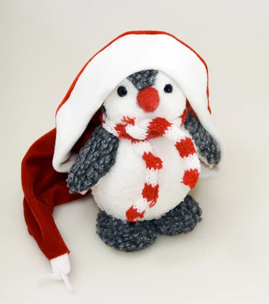 Pingouin en bonnet d'hiver Image En Vente