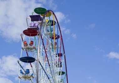 Gökyüzünde dönme dolap