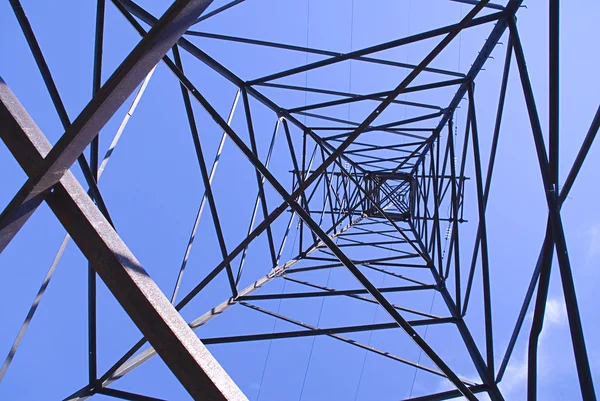 Stalowa wieża linia elektroenergetyczna — Zdjęcie stockowe