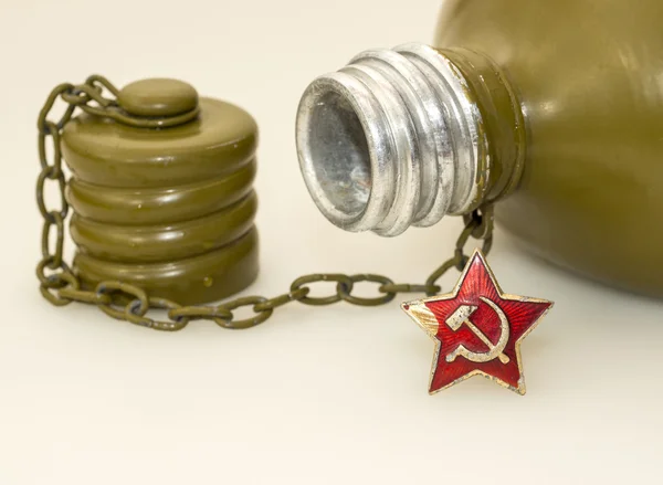 Cantina militar e asterisco do soldado da URSS — Fotografia de Stock