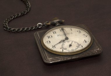 eski yıpranmış cep saati