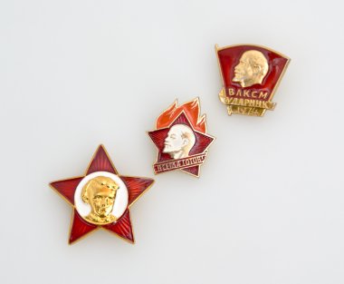 oktyabryonok, öncü ve komsomol Sovyet rozetleri