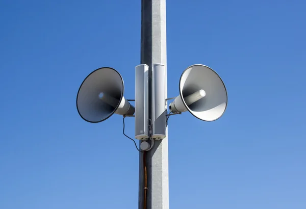 Gatan talare i blå himmel — Stockfoto