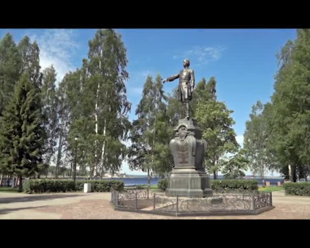 Monument to russian tzar Peter the Great — Stock Video