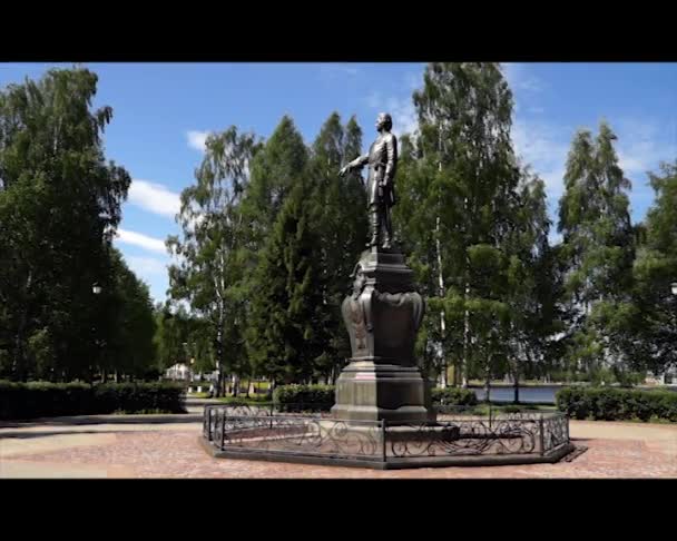 Monument voor de Russische keizer Peter de Grote — Stockvideo