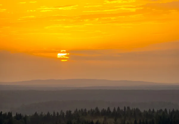 Ciel nuageux au coucher du soleil — Photo