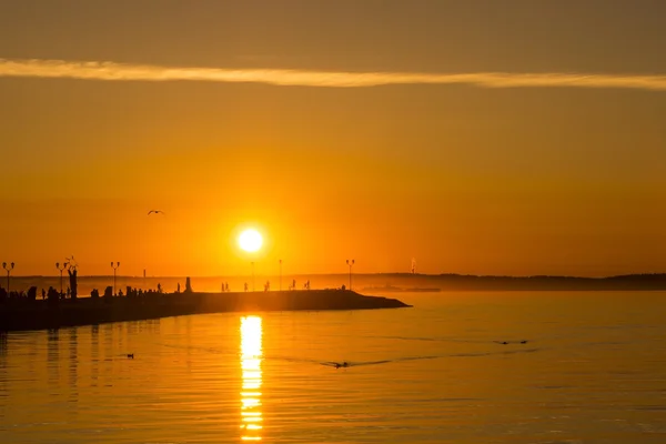 Sıcak sunset bulvarında göl rıhtım — Stok fotoğraf