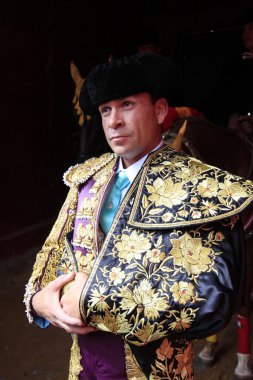 Torero Colombiano con el capote Liado