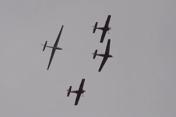 Glider on tow under — Stock Photo, Image