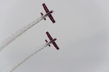 akrobasi sırasında iki uçak