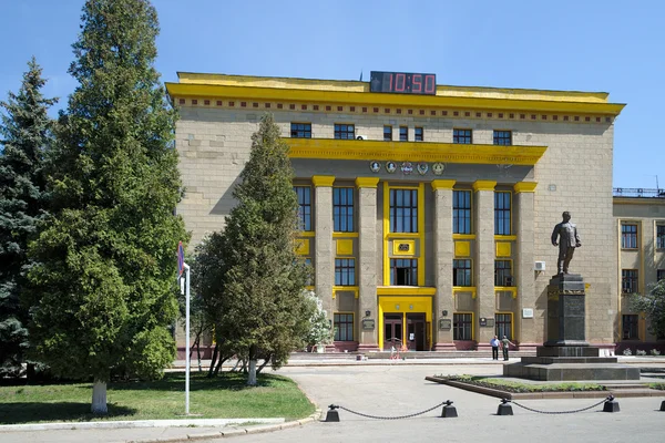 Het gebouw van plant beheer van de kharkov trekker plant — Stockfoto