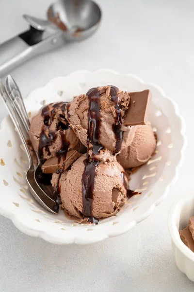 Chocolate Ice Cream Balls Scoops Chocolate Syrup Bowl Gray Background — Stock Photo, Image