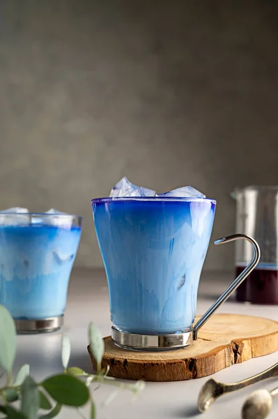 Latte Hielo Con Guisante Azul Refrescante Café Con Leche Azul — Foto de Stock