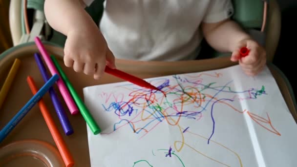 Childs Hands Drawing Colorful Pencil Preschool Ealry Learning Home Education — Vídeos de Stock