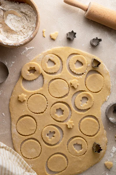 Cooking Christmas Cookies Raw Dough Cookies Cutters Rolling Pin Step — 스톡 사진