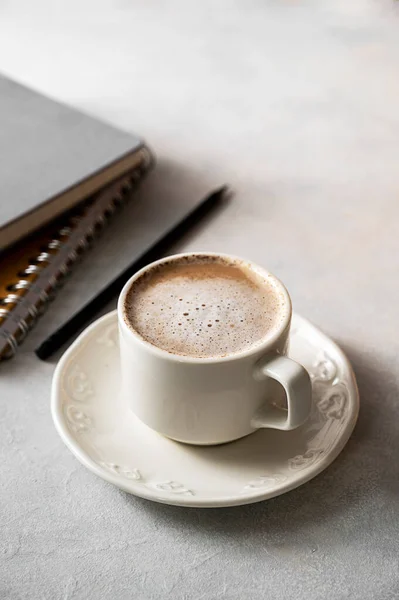 Xícara Café Com Leite Copo Cerâmica Branca Estilo Vida Manhã — Fotografia de Stock