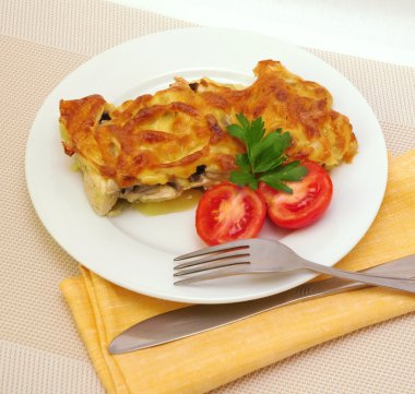 mantar ve peynir pişmiş tavuk göğsü