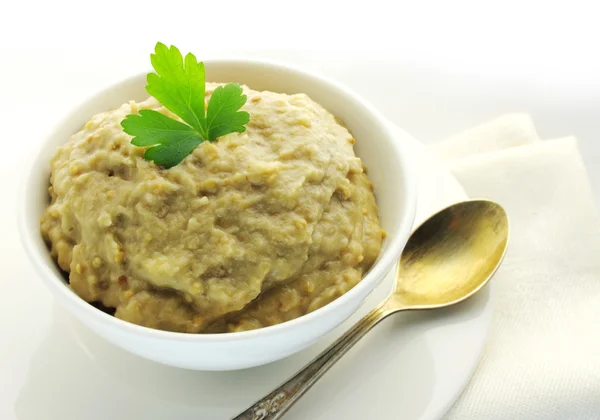 Aubergine plakken in een kom Rechtenvrije Stockfoto's