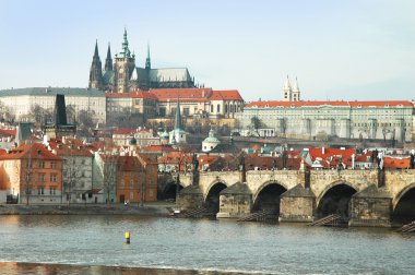Prag. St. vitus Katedrali ve charles köprüsü üzerinde göster