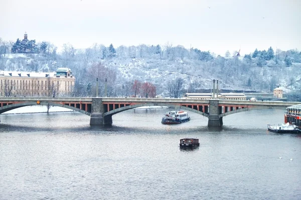 One of Prague bridges over Vltava river, view from Charles bridg — Stock Photo, Image