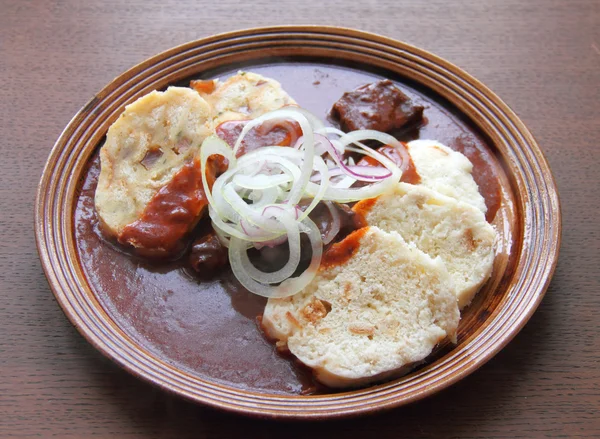 Beef goulash with gravy and bread and potato dumplings — Stock Photo, Image