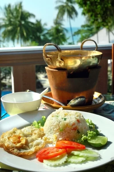 Cena servida al aire libre en los trópicos —  Fotos de Stock