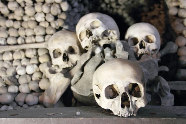 Ossos humanos e crânios na Igreja dos Ossos em Kutna Hora, República Checa — Fotografia de Stock