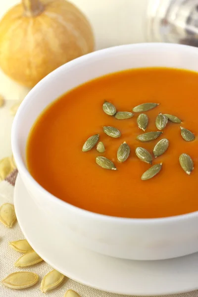 Pumpkin cream soup with pumpkin seeds — Stock Photo, Image