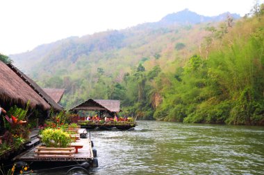 Bungalov Tayland kwai Nehri üzerinde