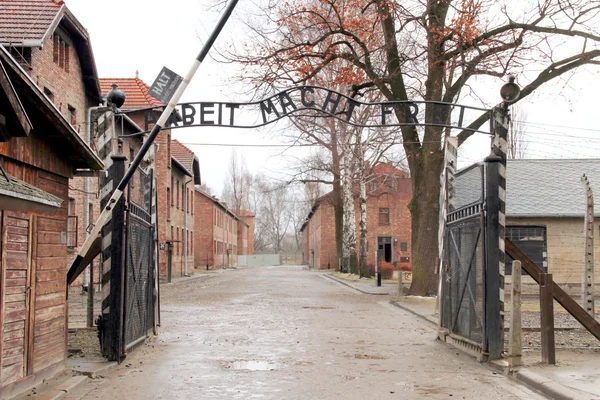 Portões para Campo de Concentração de Auschwitz Birkenau, Polônia — Fotografia de Stock