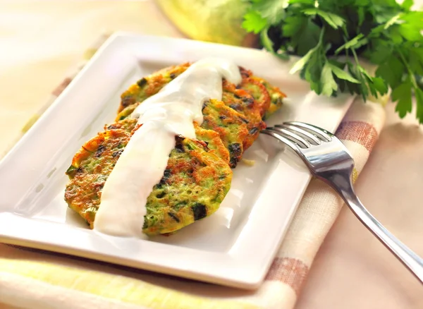 Zucchini pancakes with green onions — Stock Photo, Image