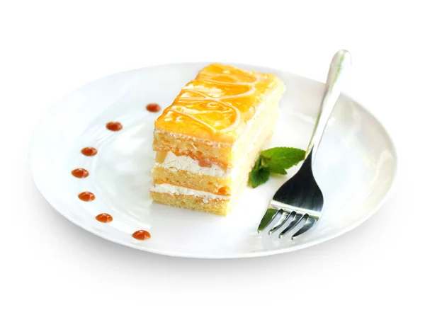 Un pedazo de pastel de frutas con crema de cuajada — Foto de Stock