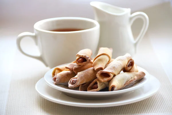 Galletas caseras con mermelada de fresa — Foto de Stock