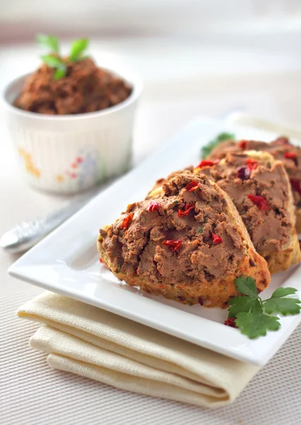 Liver pate with paprika on slices of wholegrain bread — Stock Photo, Image