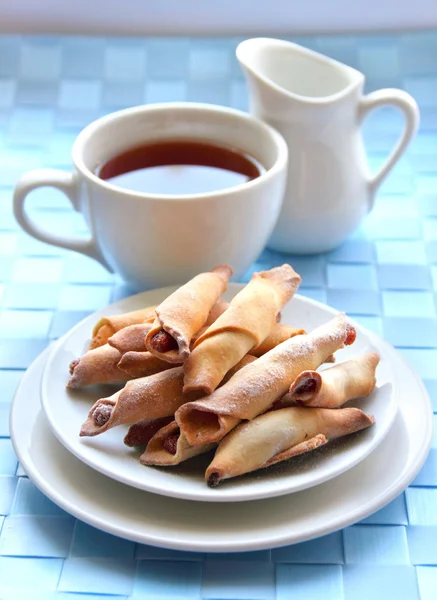 Galletas caseras con mermelada de fresa — Foto de Stock