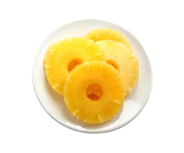 Konserverad ananas på en tallrik — Stockfoto