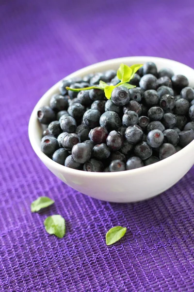 Fresh blueberries in a bowl — Stock Photo, Image