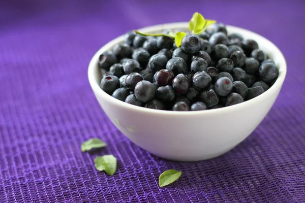 Fresh blueberries in a bowl — Stock Photo, Image