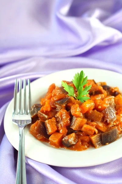 Aubergine stew with onions and tomato — Stock Photo, Image