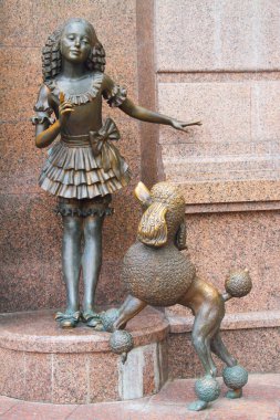 Kiev, Ukrayna - 20 Temmuz: malvina ve köpek artemon. bronz heykel