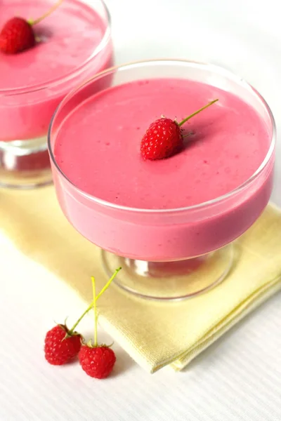 Raspberry dessert met roomkaas — Stockfoto